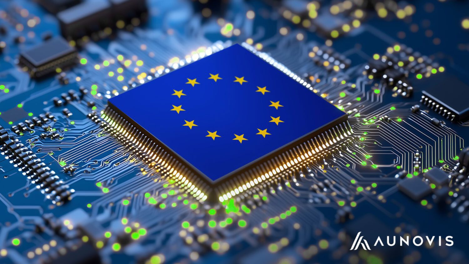 Flagge der EU auf einer Leiterplatte mit leuchtenden Verbindungen symbolisiert den Cyber Resilience Act. Logo von Aunovis in der Ecke.