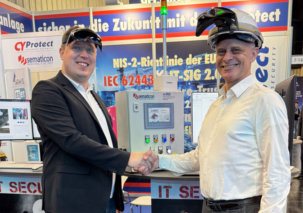 Michael Walser - Vorstand / CTO der sematicon AG und Andreas Fitting - CEO der AUNOVIS GmbH geben sich auf der it.sa die Hand
